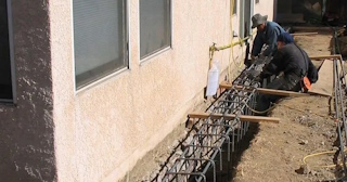 Укрепление фундамента частного дома в Старой Руссе | ремонт фундамента дома заказать по выгодной цене от 5165 руб.